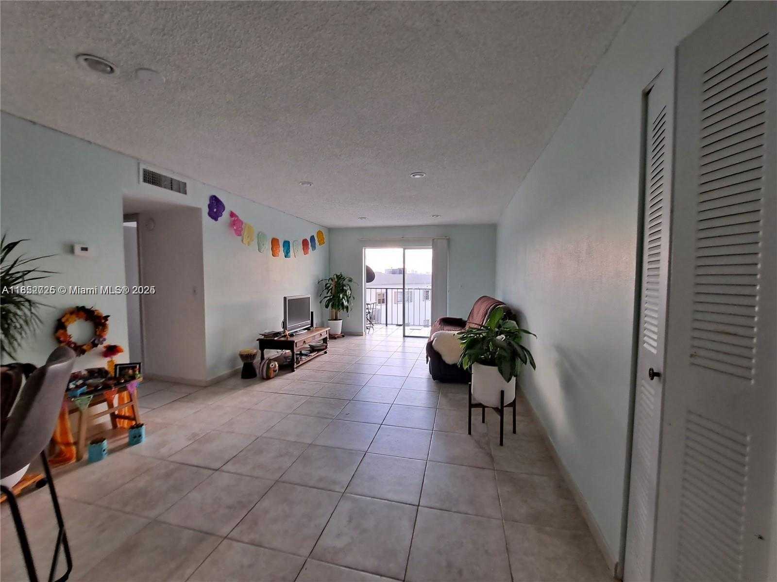 Small Image of 7150 INDIAN CREEK DR #506, Miami Beach Number 3