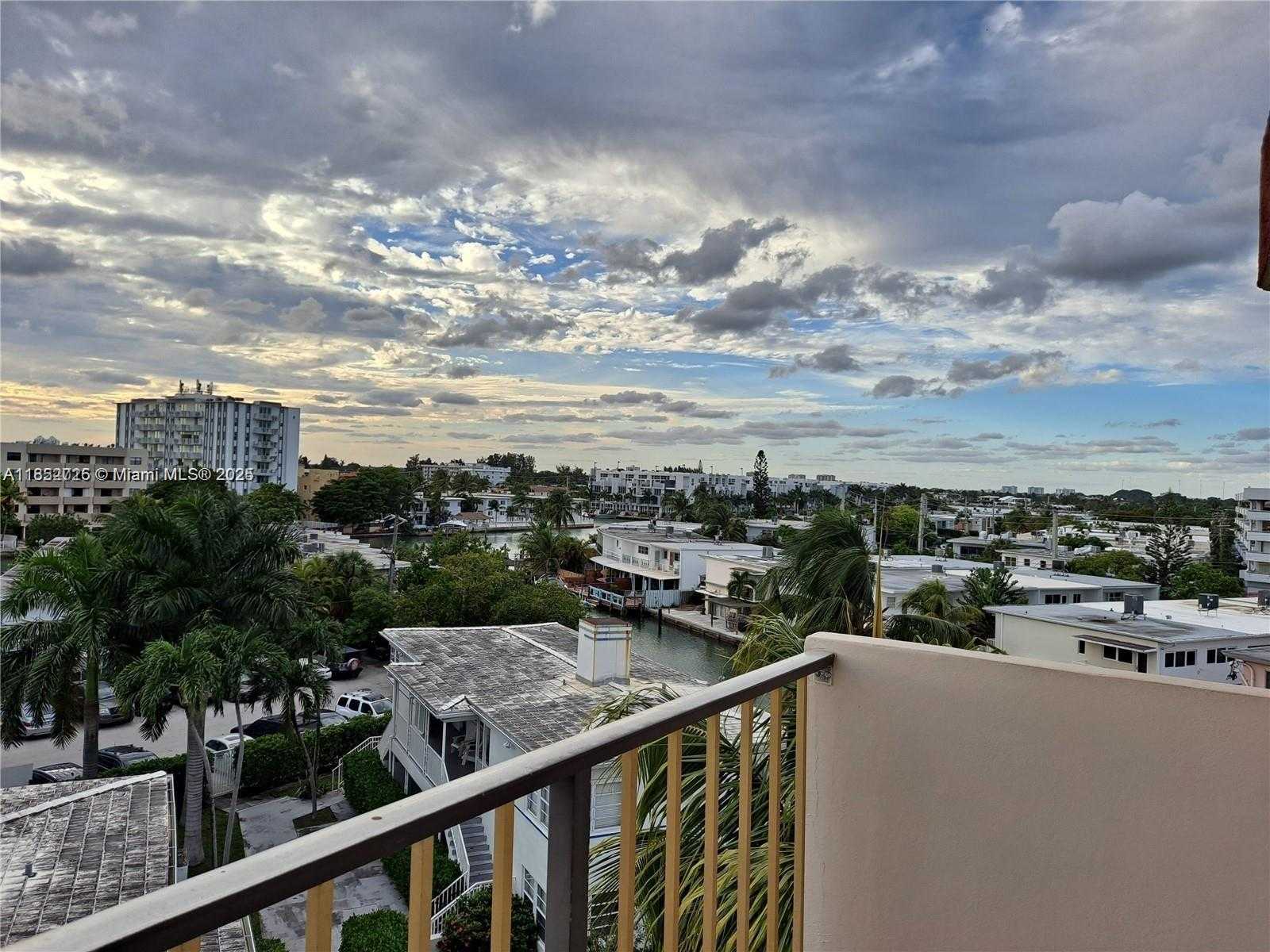 Small Image of 7150 INDIAN CREEK DR #506, Miami Beach Number 4