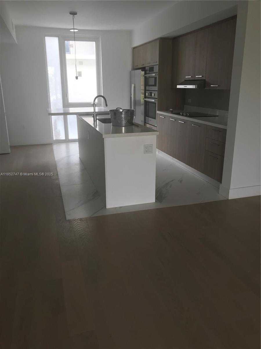 Small Image of 1000 99TH ST #11, Bay Harbor Islands Number 3