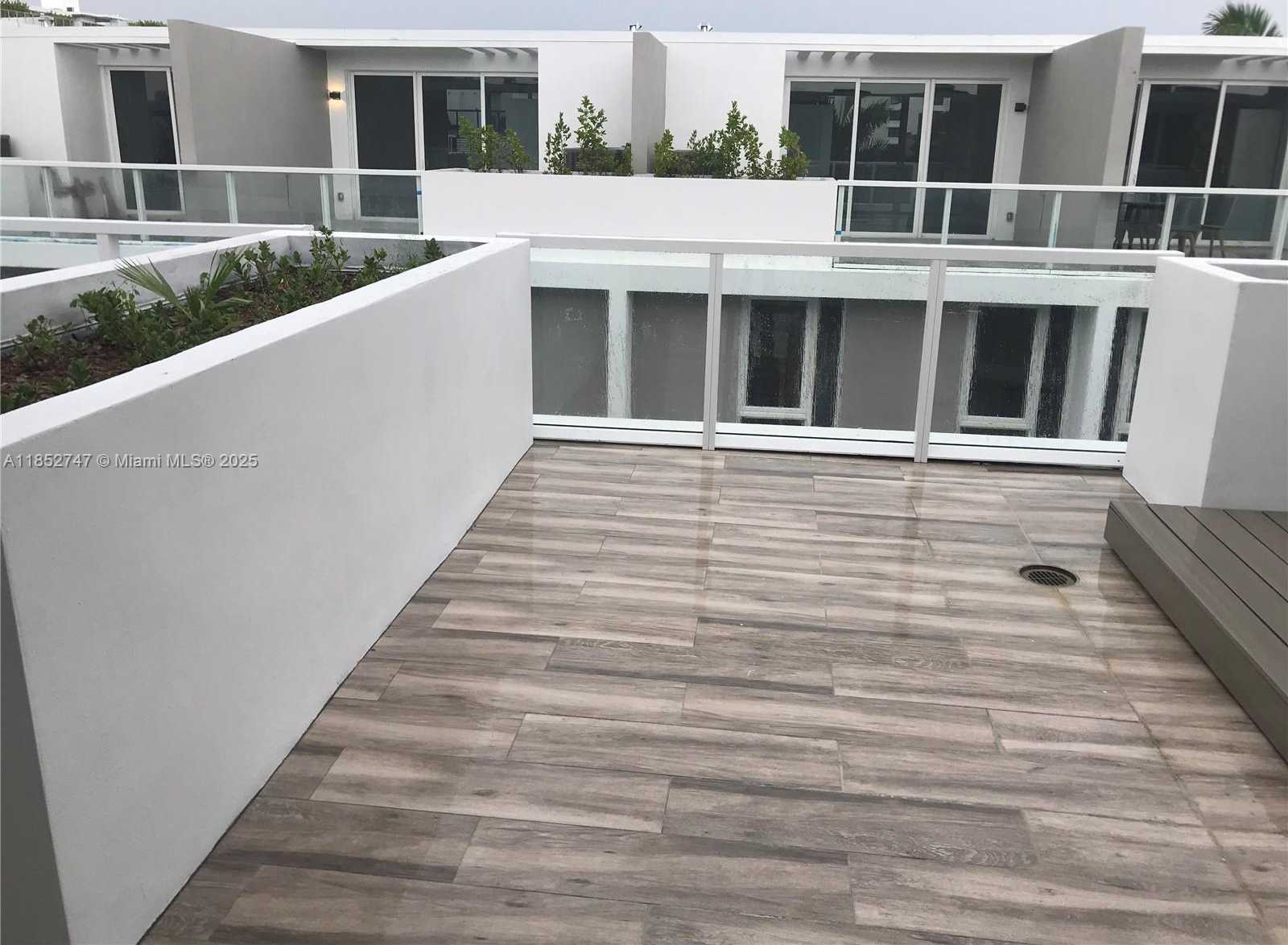 Small Image of 1000 99TH ST #11, Bay Harbor Islands Number 6