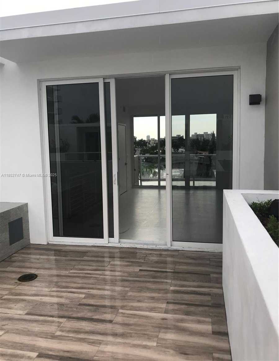 Small Image of 1000 99TH ST #11, Bay Harbor Islands Number 7