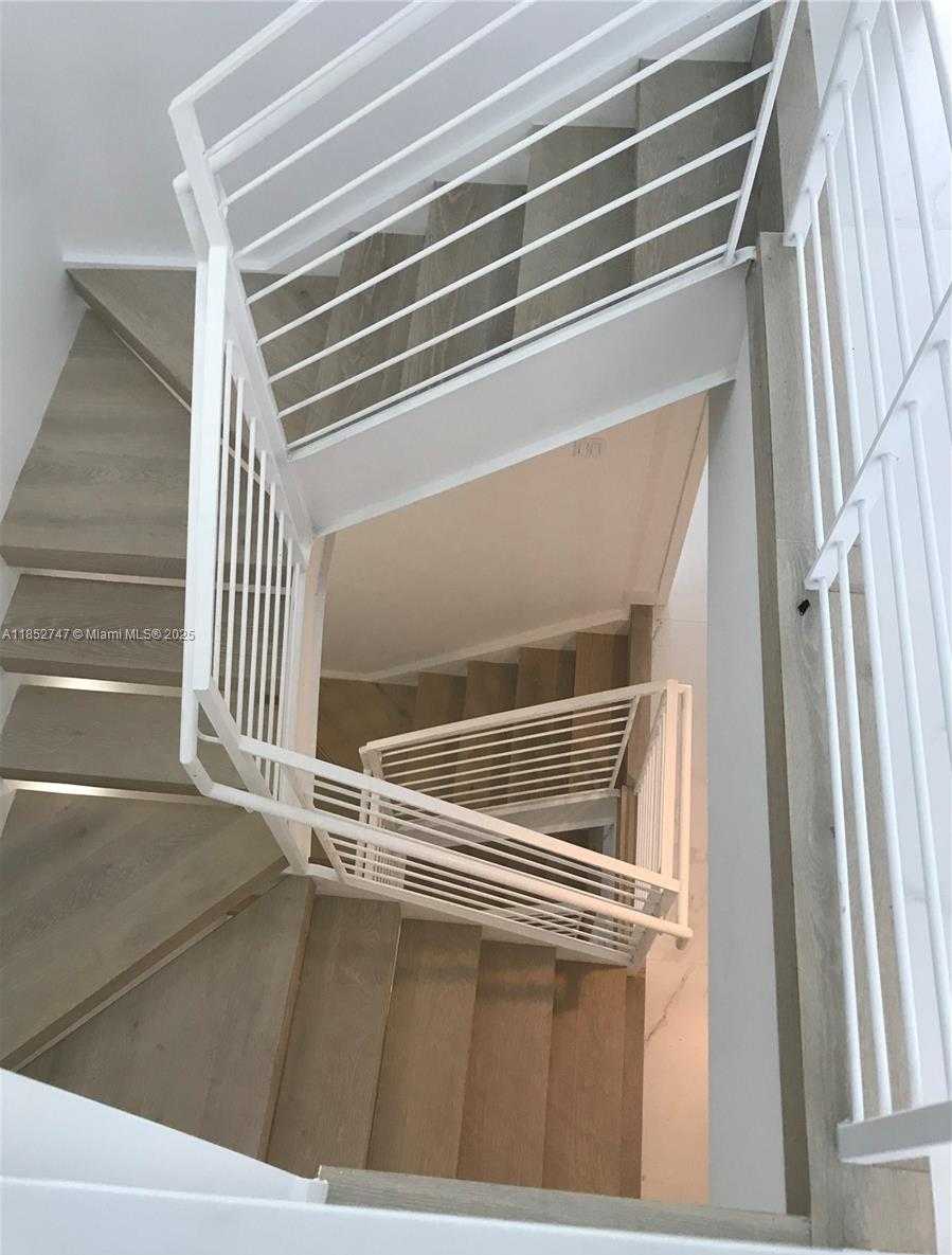 Small Image of 1000 99TH ST #11, Bay Harbor Islands Number 9