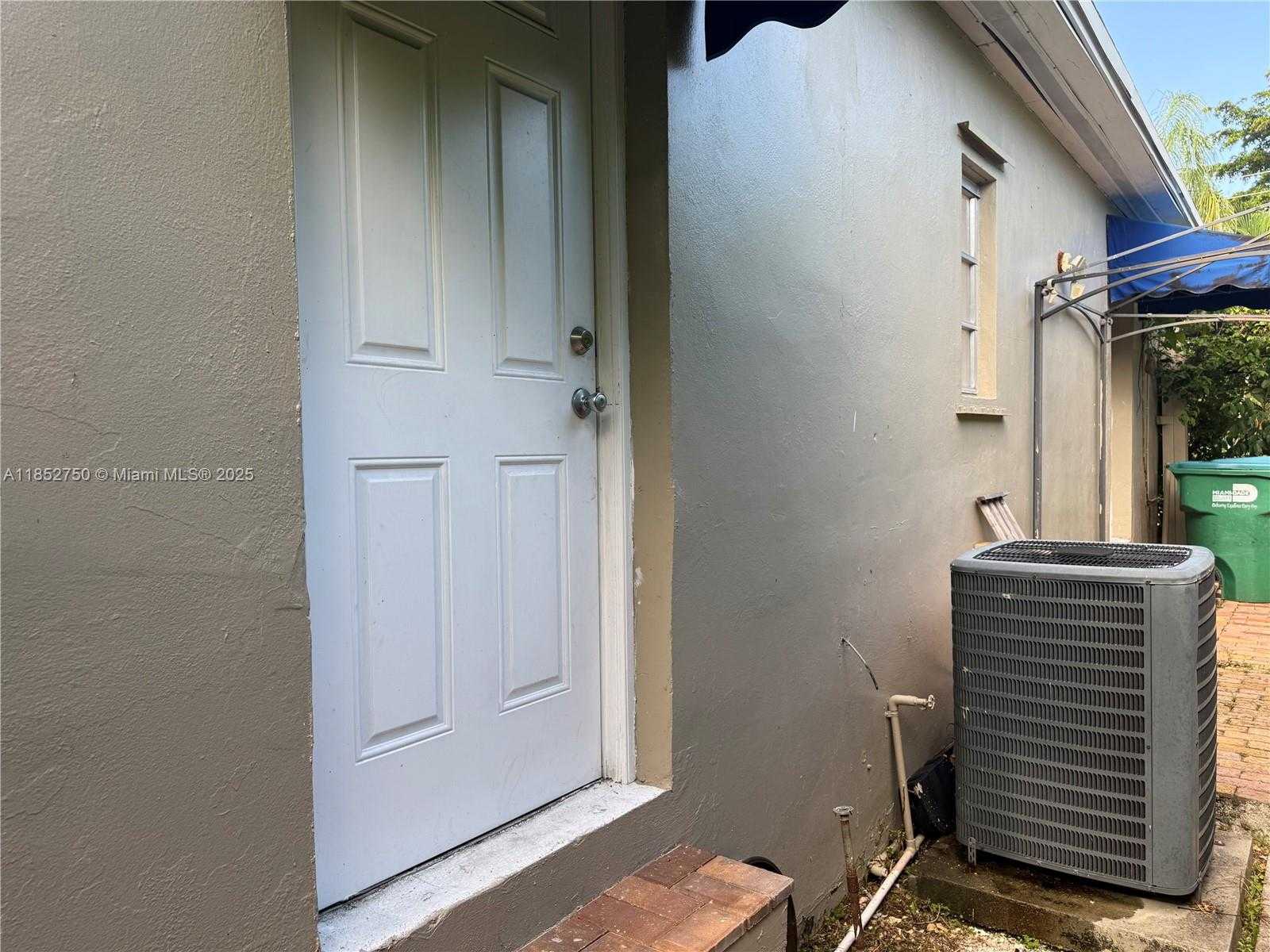 Small Image of 3030 SW 57th Ave, Miami, FL 33155, USA Number 22
