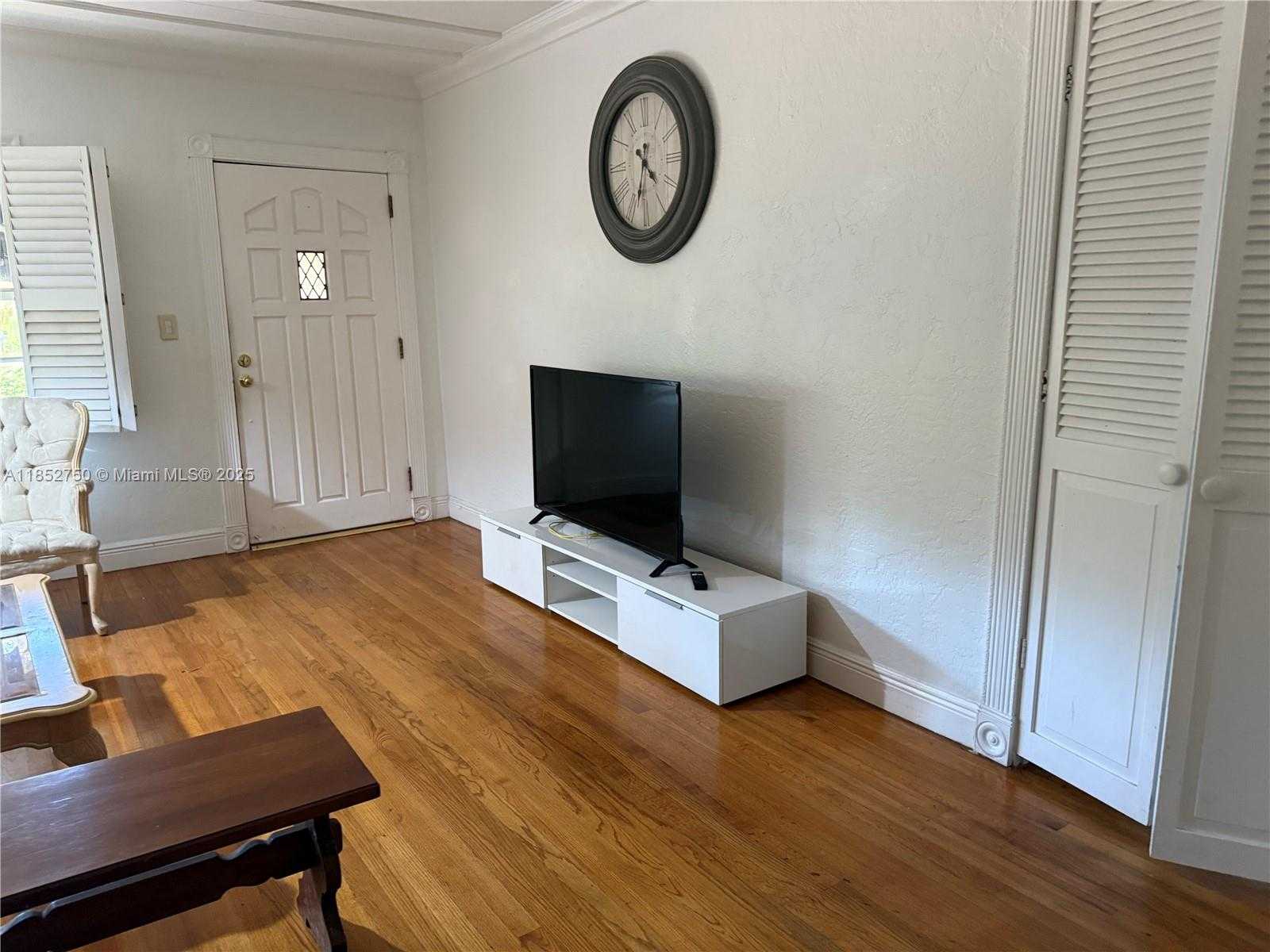 Small Image of 3030 SW 57th Ave, Miami, FL 33155, USA Number 3