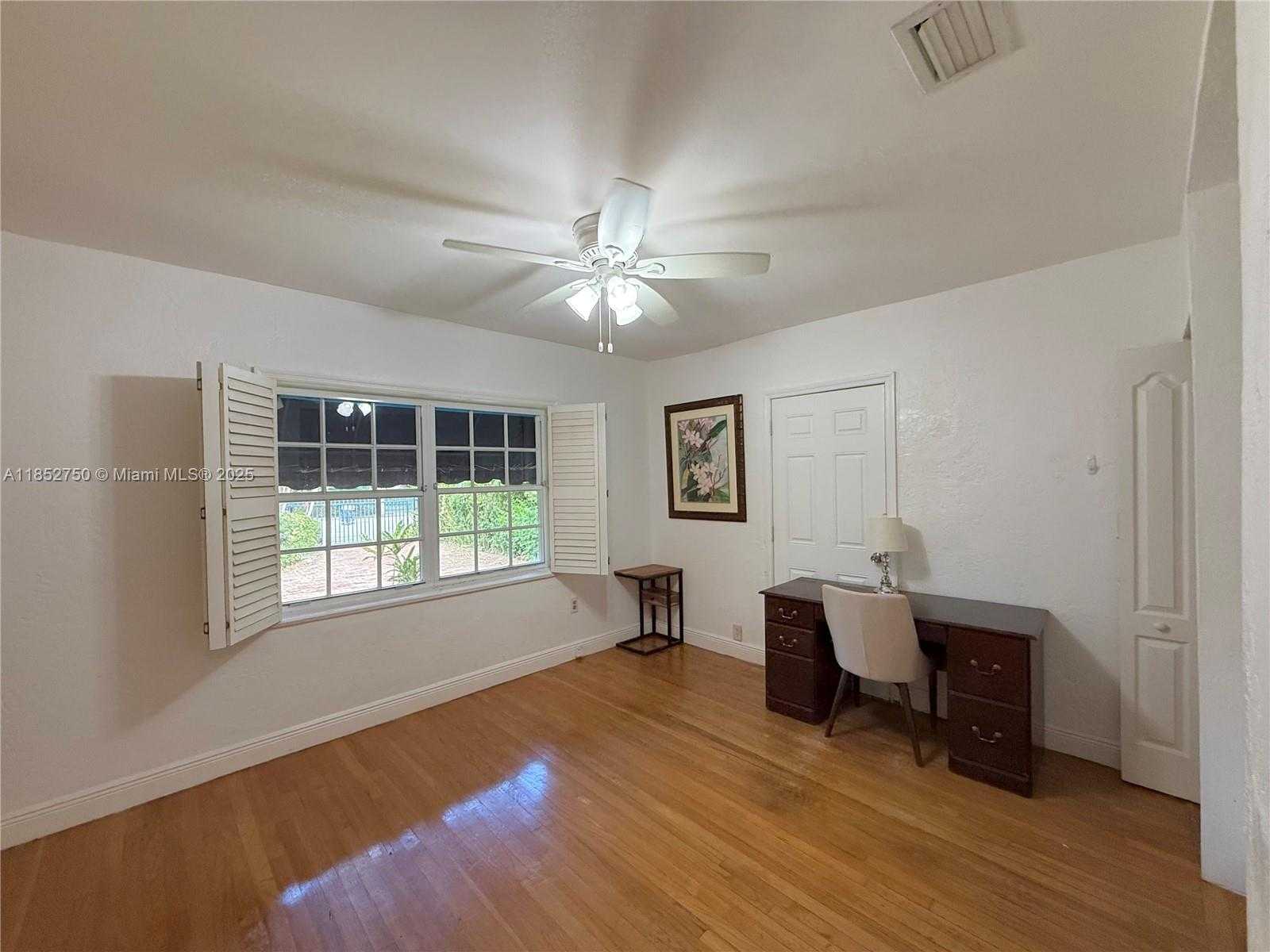 Small Image of 3030 SW 57th Ave, Miami, FL 33155, USA Number 8