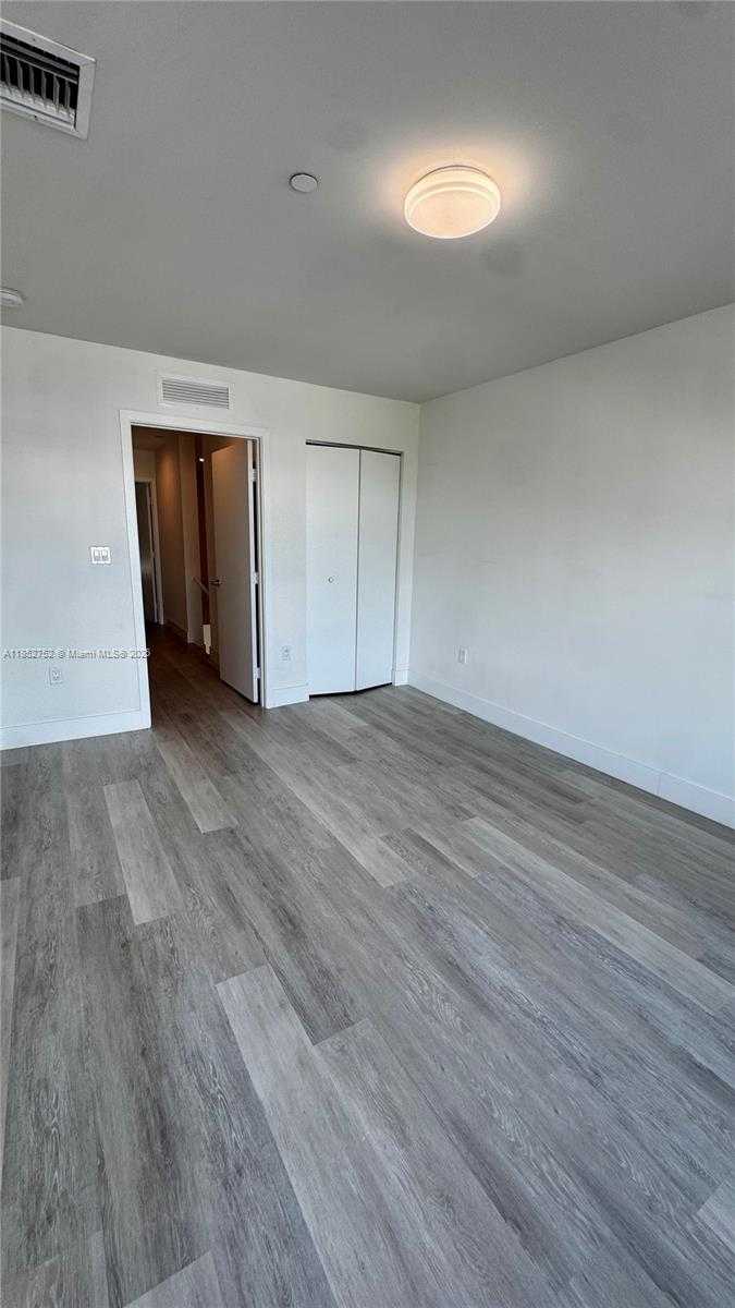 Small Image of 2535 NORTH EAST 193RD ST #3204, Miami Number 9
