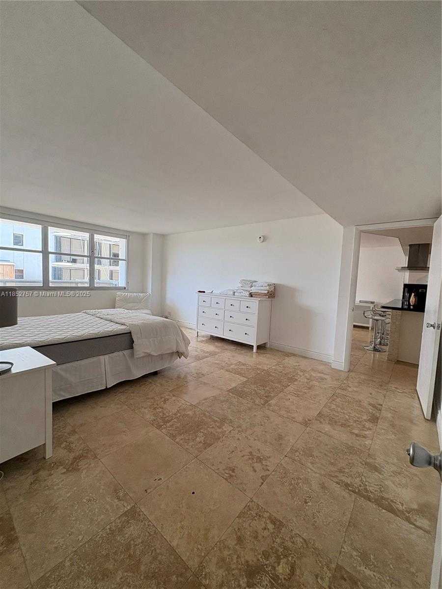 Small Image of 6039 COLLINS AVE #409, Miami Beach Number 12