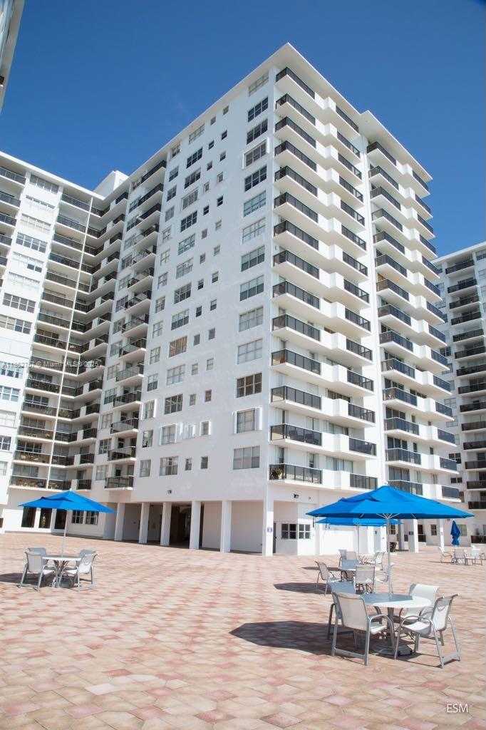 Small Image of 6039 COLLINS AVE #409, Miami Beach Number 15