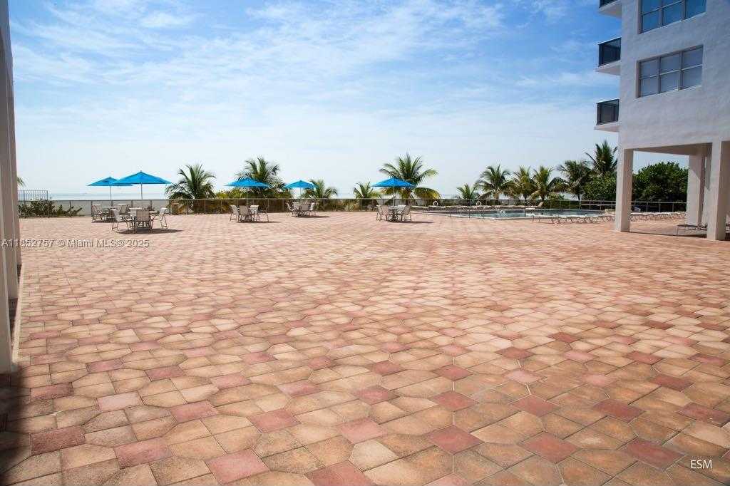 Small Image of 6039 COLLINS AVE #409, Miami Beach Number 18