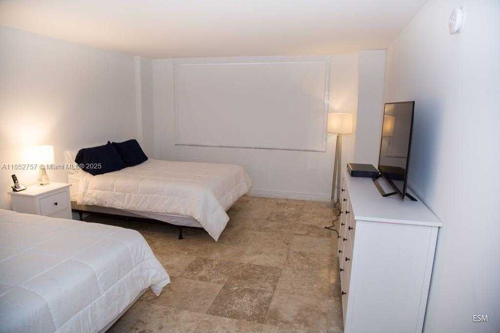 Small Image of 6039 COLLINS AVE #409, Miami Beach Number 19