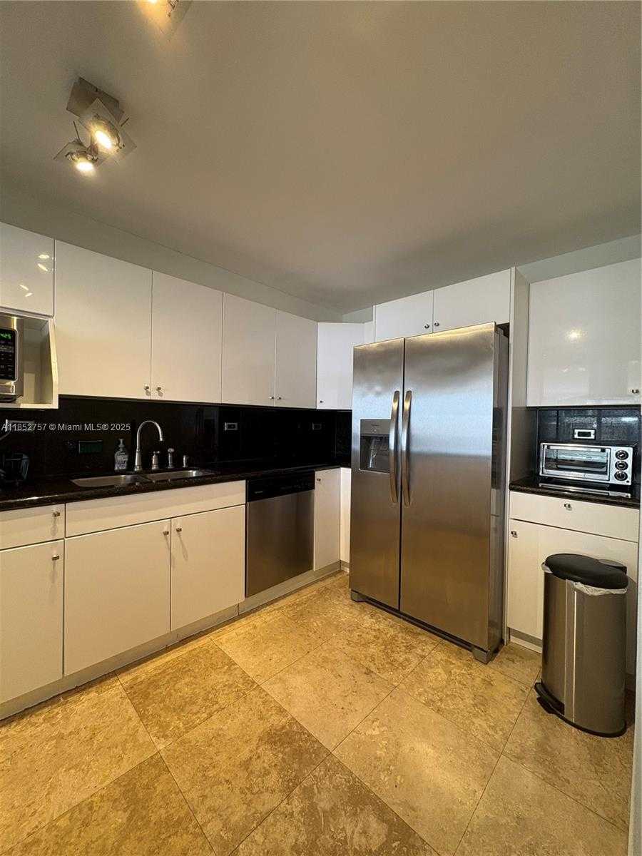 Small Image of 6039 COLLINS AVE #409, Miami Beach Number 2