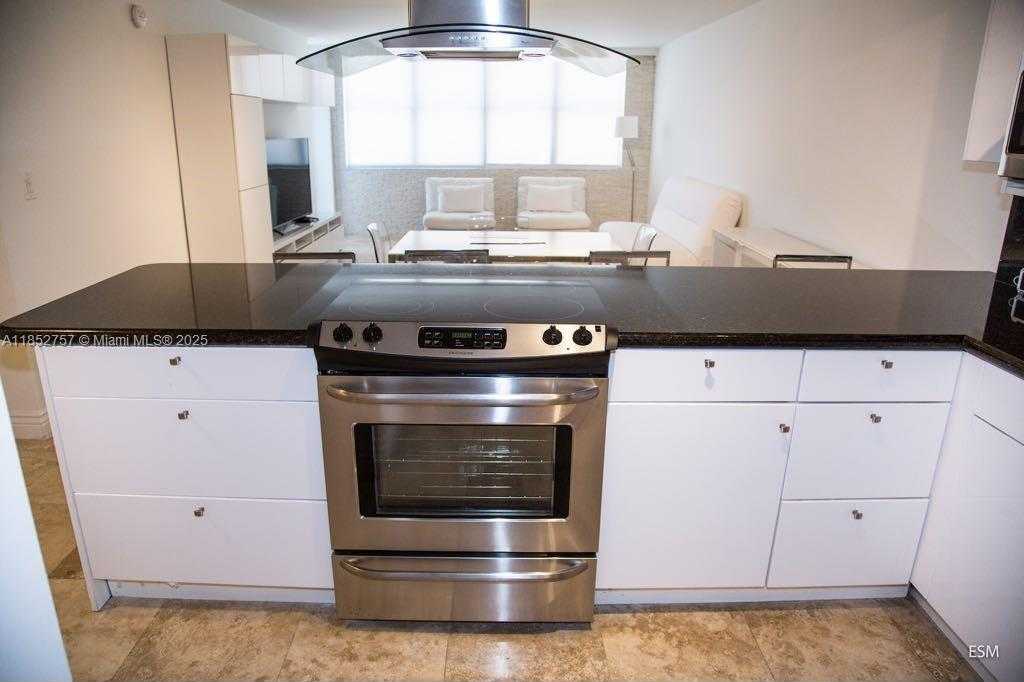 Small Image of 6039 COLLINS AVE #409, Miami Beach Number 22