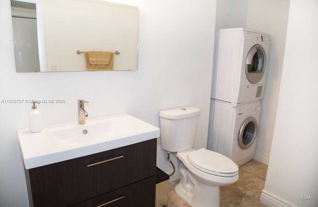 Small Image of 6039 COLLINS AVE #409, Miami Beach Number 5