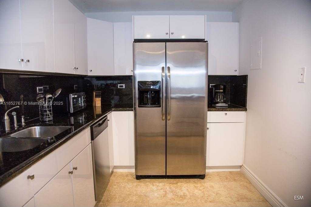 Small Image of 6039 COLLINS AVE #409, Miami Beach Number 7