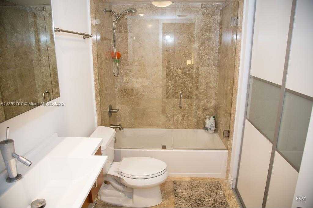 Small Image of 6039 COLLINS AVE #409, Miami Beach Number 9