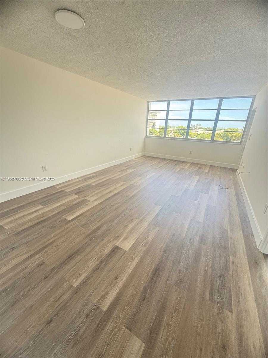 Small Image of 1351 NORTH EAST MIAMI GARDENS DR #421E, Miami Number 3