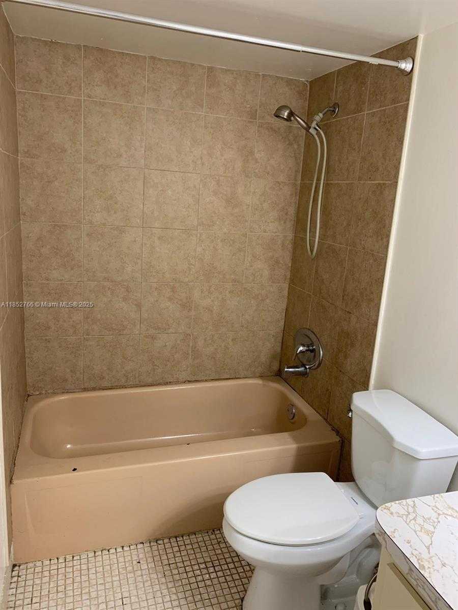 Small Image of 1351 NORTH EAST MIAMI GARDENS DR #421E, Miami Number 6