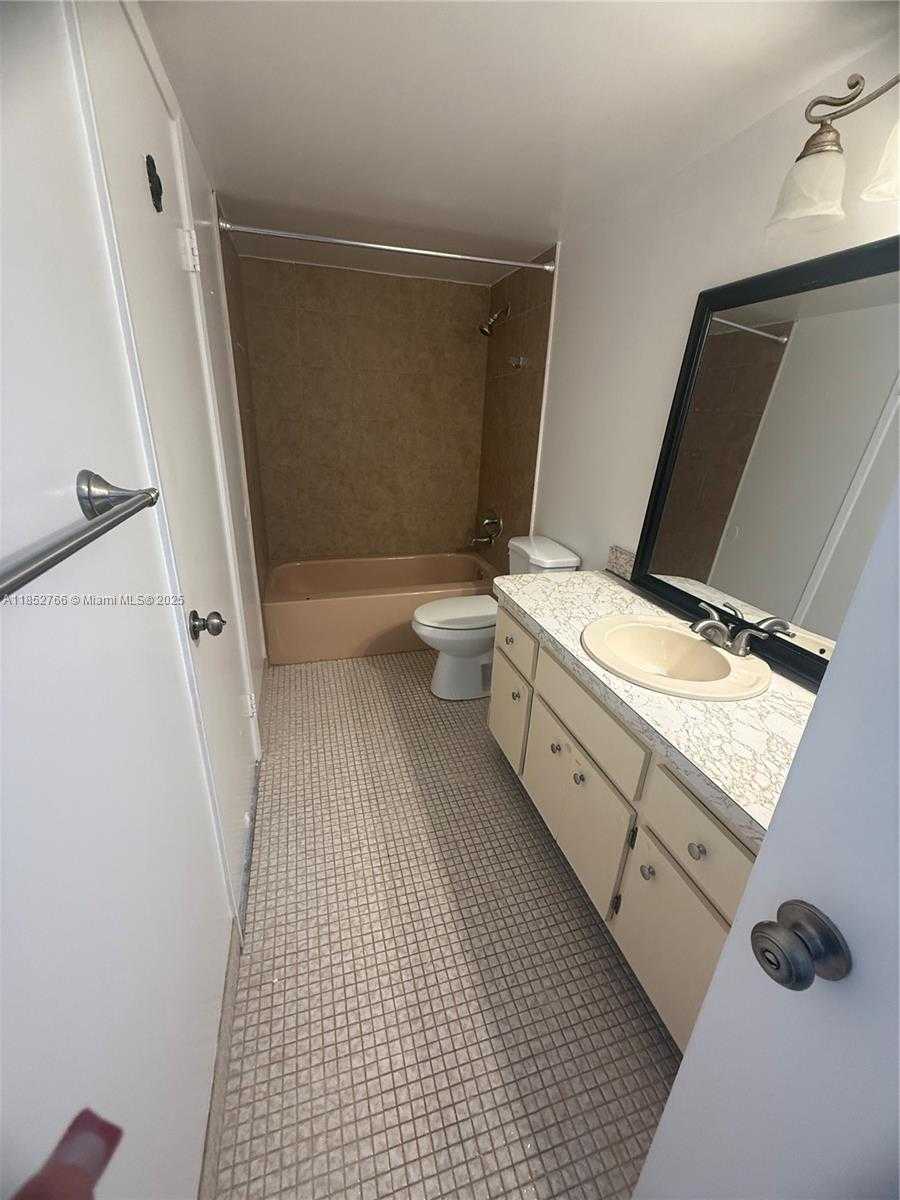 Small Image of 1351 NORTH EAST MIAMI GARDENS DR #421E, Miami Number 7