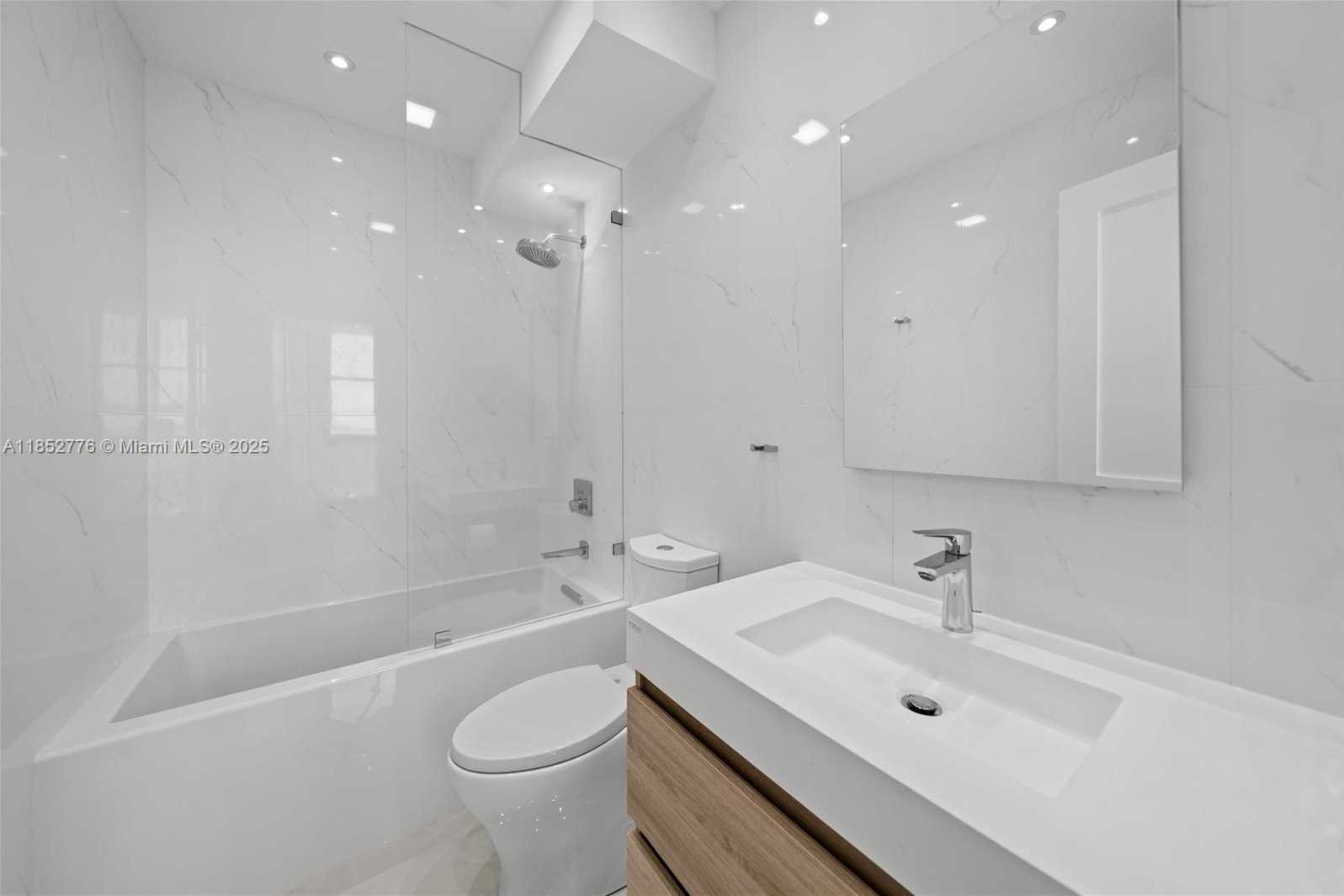 Small Image of 999 BRICKELL BAY DR #904, Miami Number 17