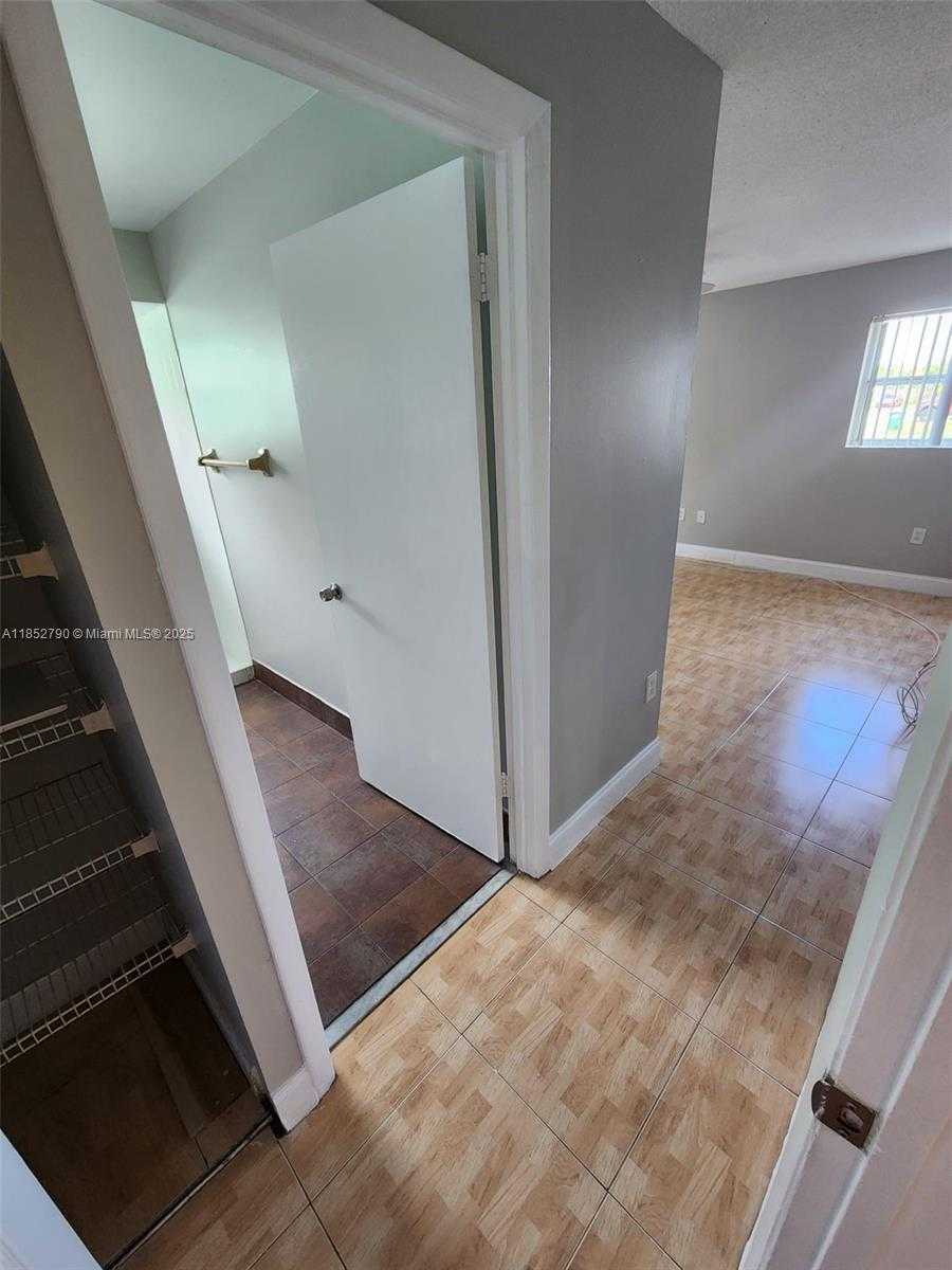 Small Image of 10521 SOUTH WEST 207TH ST #House, Cutler Bay Number 13