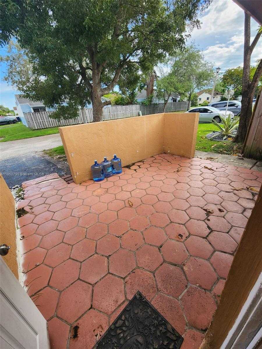 Small Image of 10521 SOUTH WEST 207TH ST #House, Cutler Bay Number 2