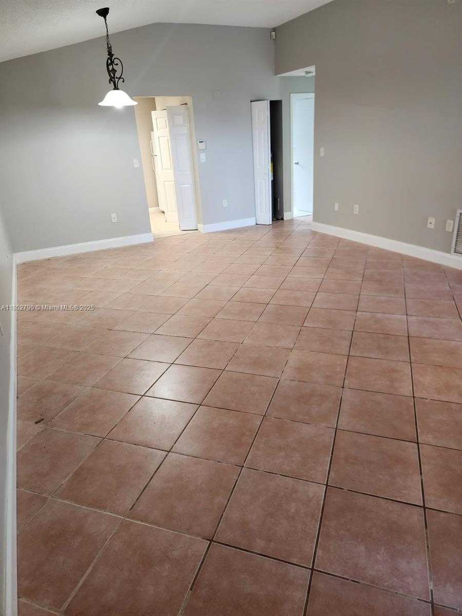 Small Image of 10521 SOUTH WEST 207TH ST #House, Cutler Bay Number 4