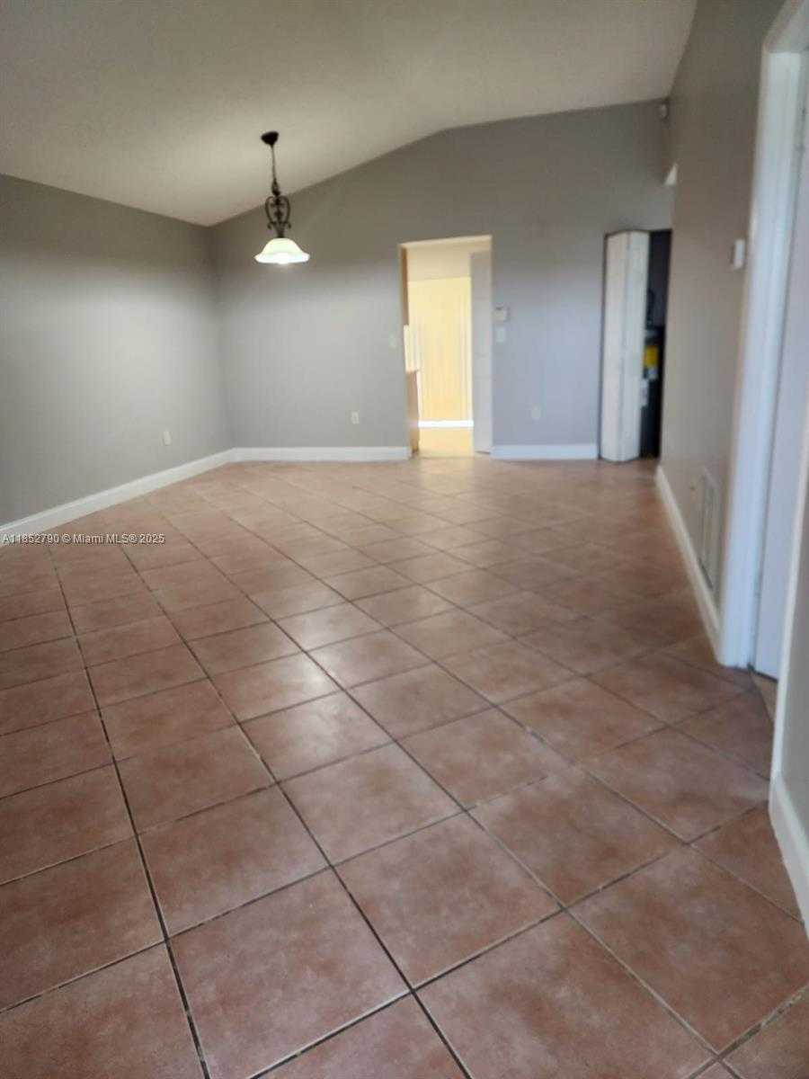 Small Image of 10521 SOUTH WEST 207TH ST #House, Cutler Bay Number 5