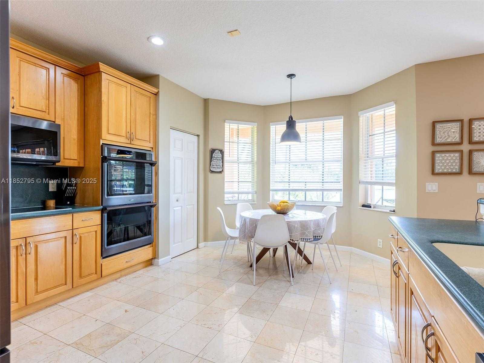 Small Image of 665 NANDINA DR #665, Weston Number 10