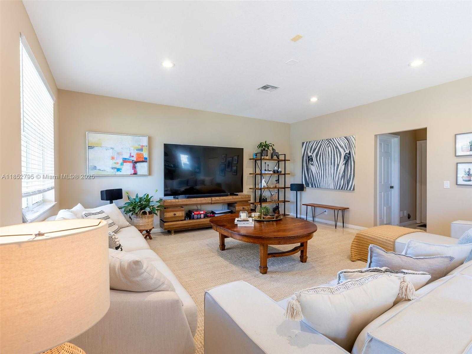 Small Image of 665 NANDINA DR #665, Weston Number 13