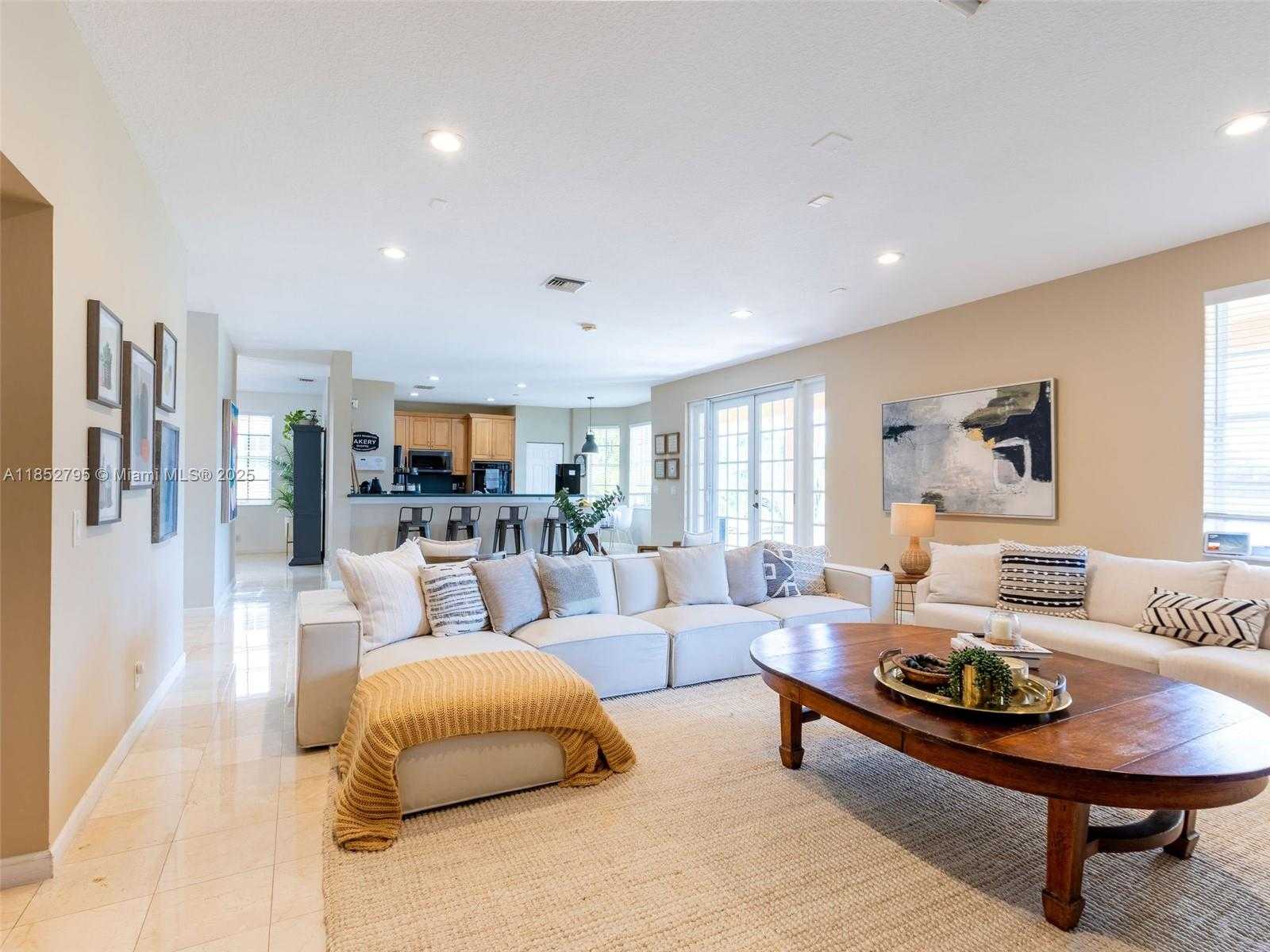 Small Image of 665 NANDINA DR #665, Weston Number 14