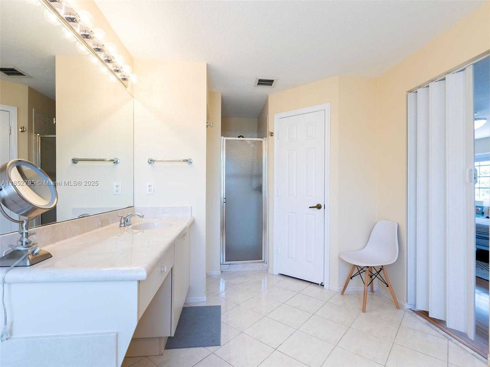Small Image of 665 NANDINA DR #665, Weston Number 19