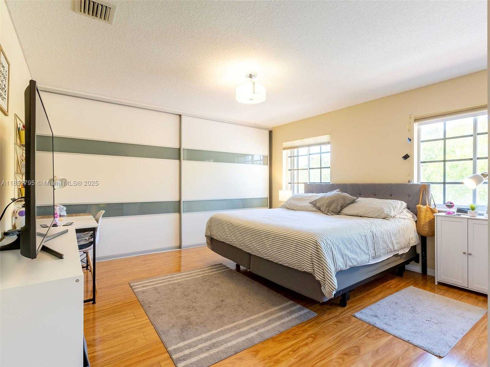 Small Image of 665 NANDINA DR #665, Weston Number 22