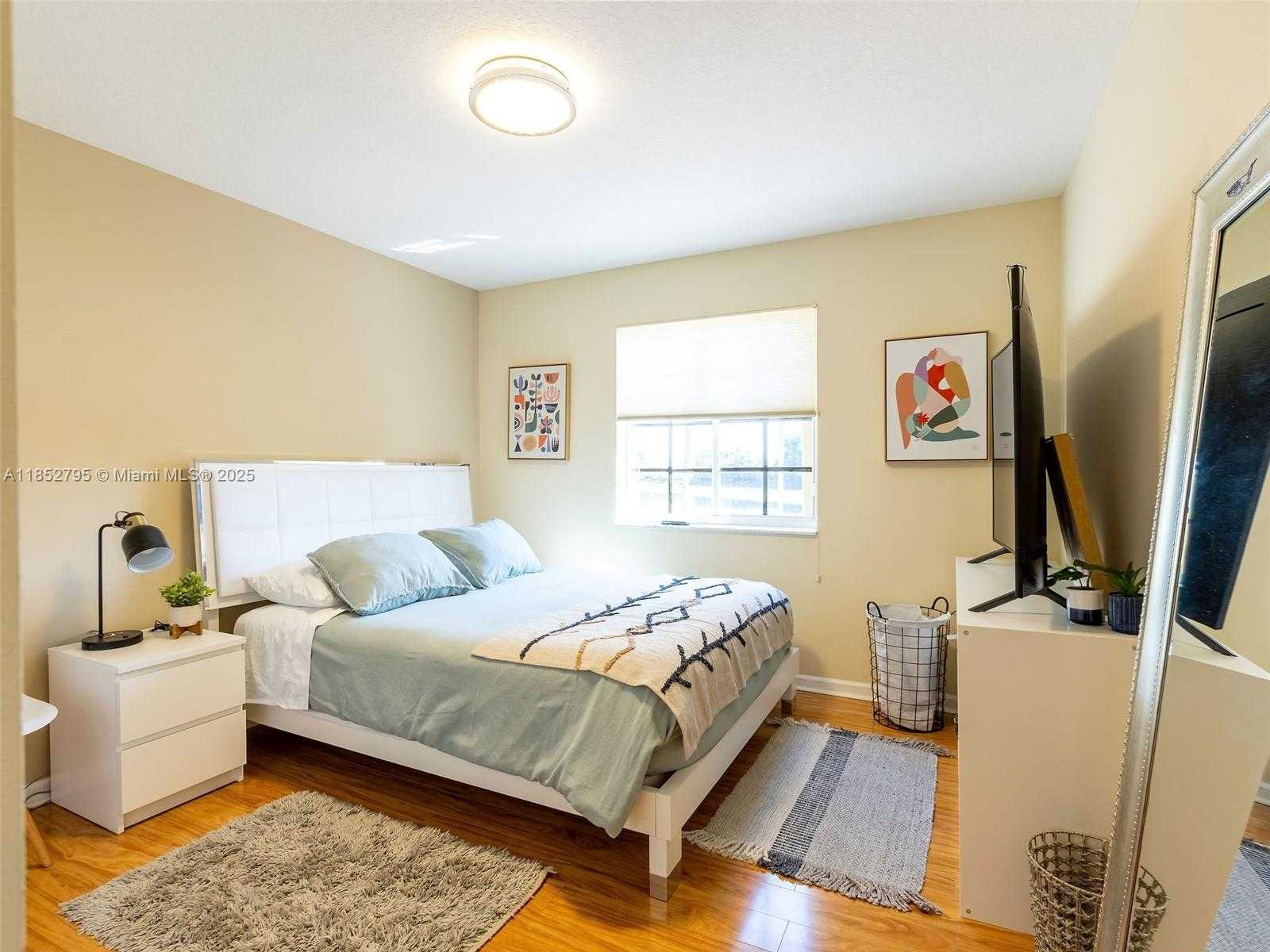 Small Image of 665 NANDINA DR #665, Weston Number 23