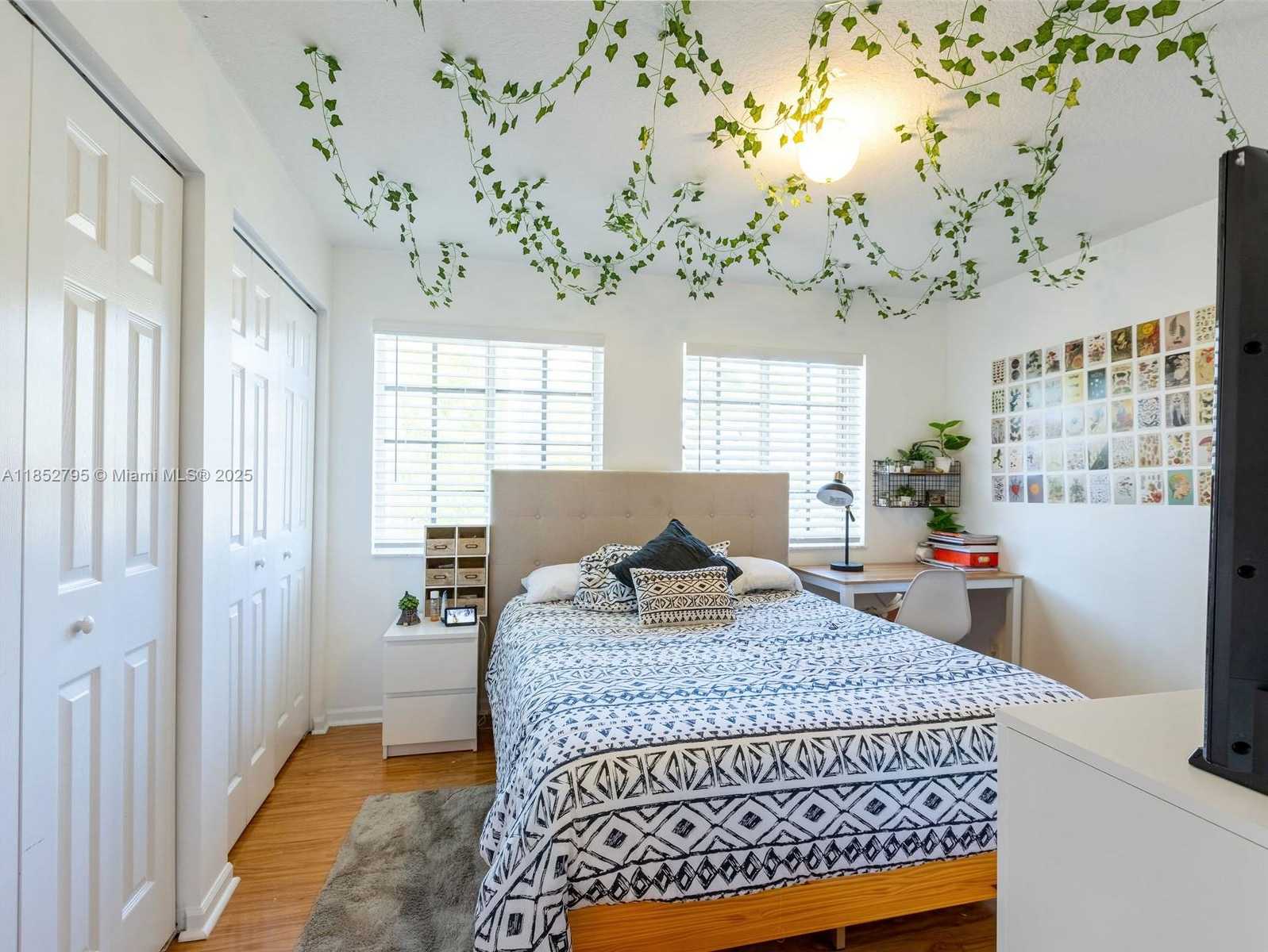 Small Image of 665 NANDINA DR #665, Weston Number 24