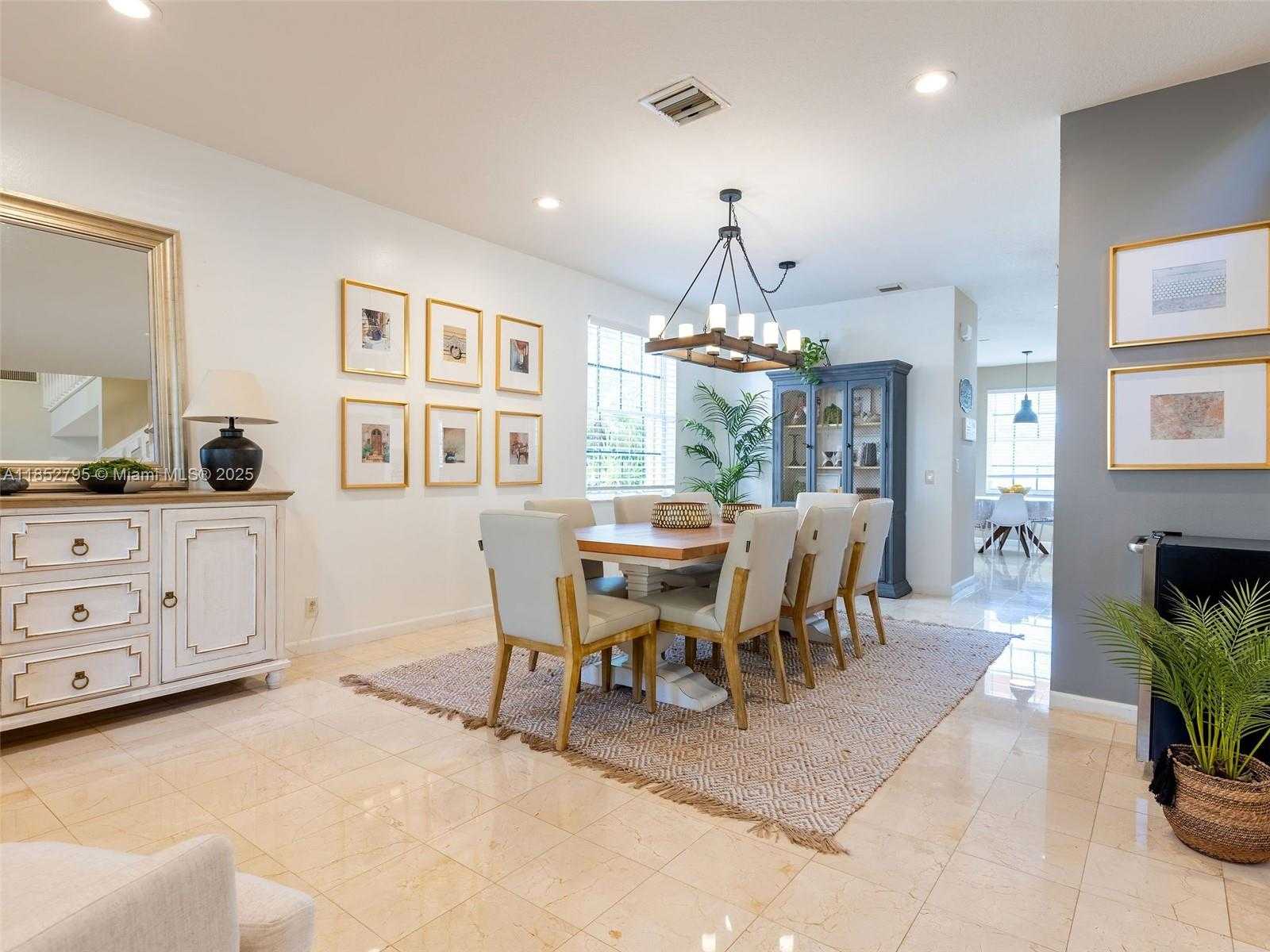 Small Image of 665 NANDINA DR #665, Weston Number 5