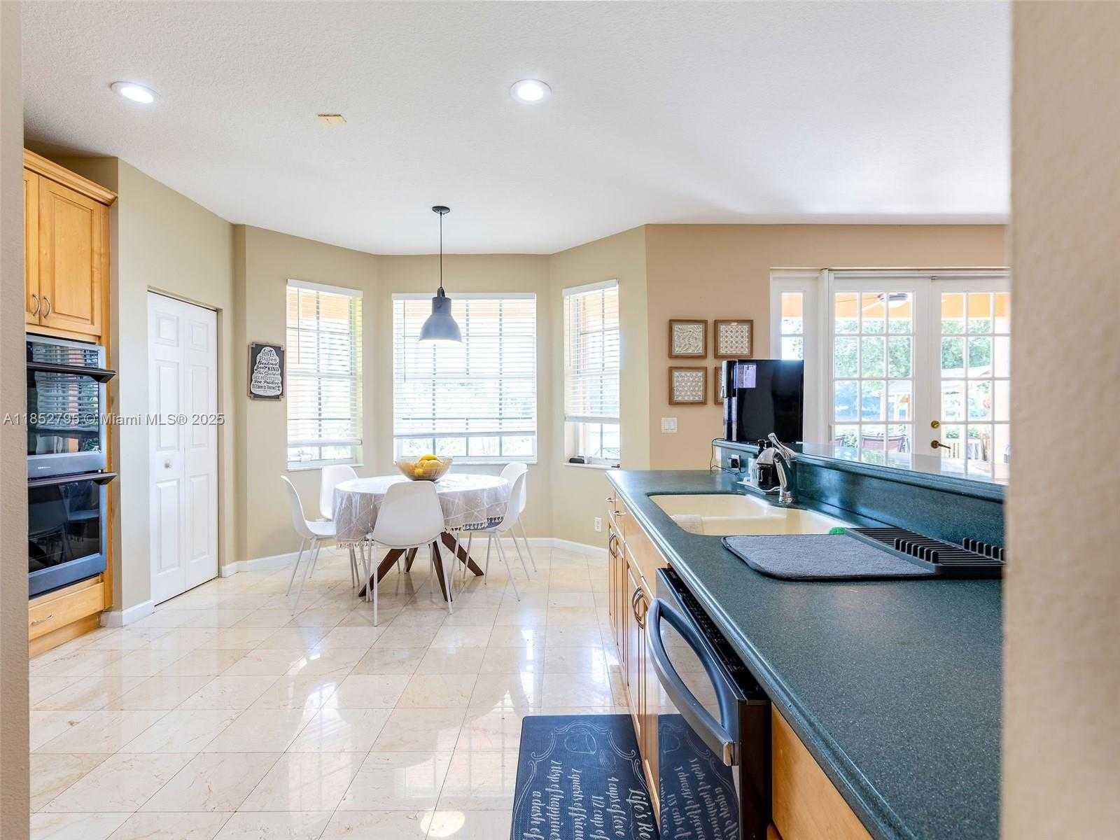 Small Image of 665 NANDINA DR #665, Weston Number 8