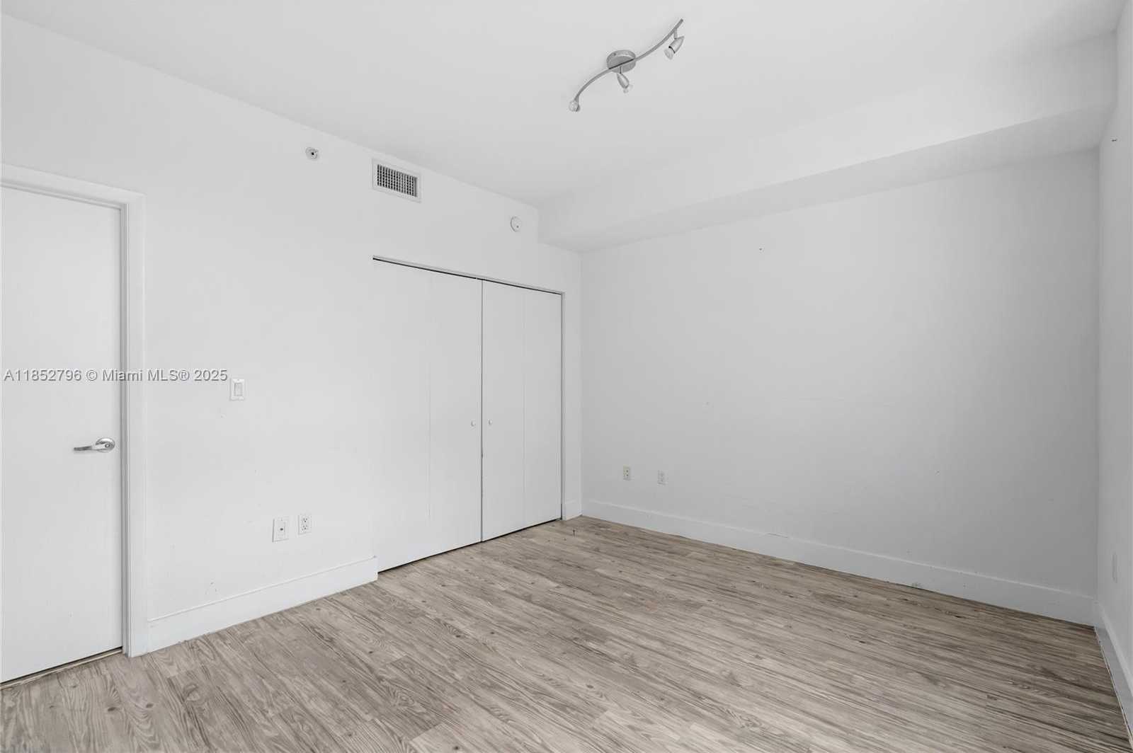 Small Image of 90 SOUTH WEST 3RD ST #4203, Miami Number 15