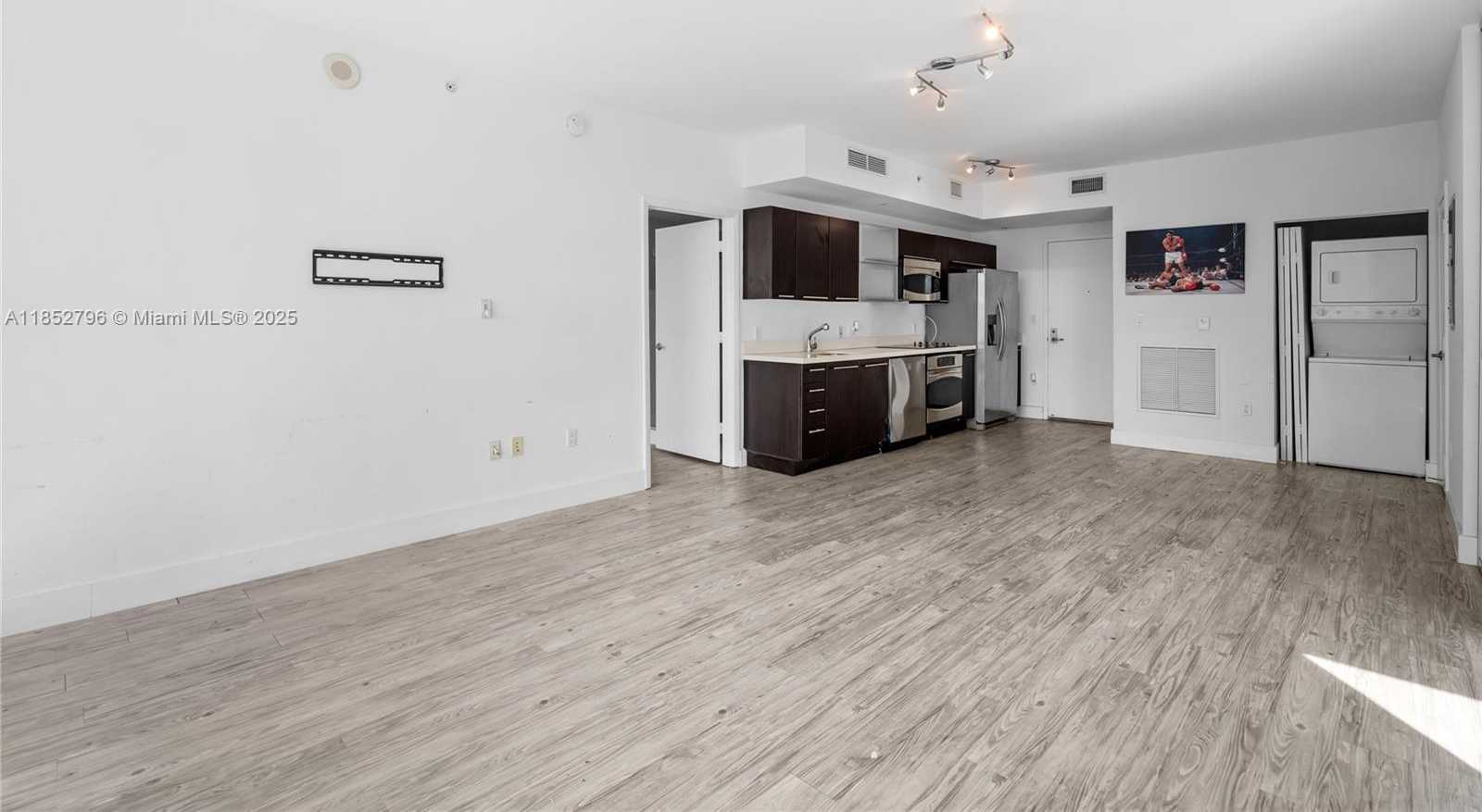 Small Image of 90 SOUTH WEST 3RD ST #4203, Miami Number 8