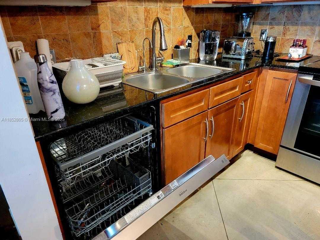 Small Image of 2001 BISCAYNE BLVD #2306, Miami Number 10