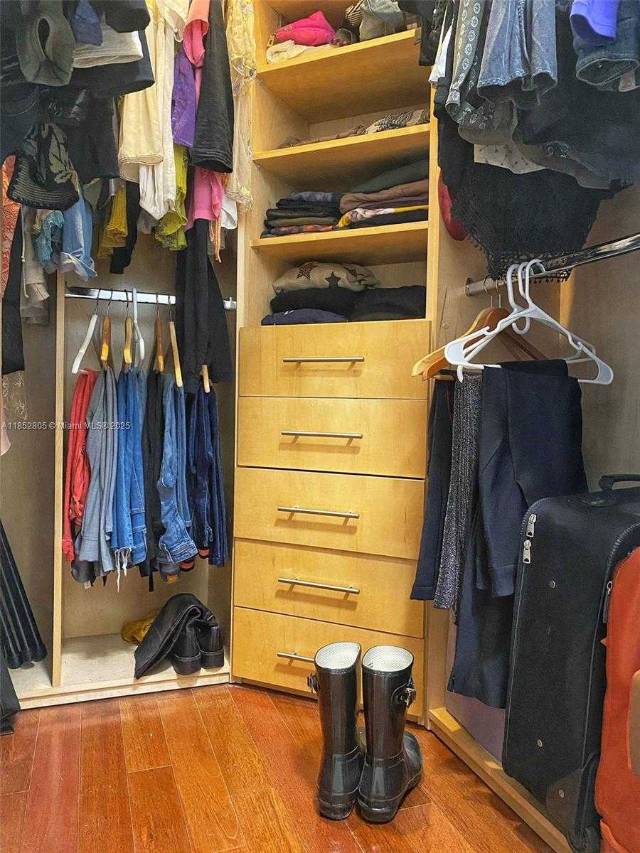 Small Image of 2001 BISCAYNE BLVD #2306, Miami Number 16