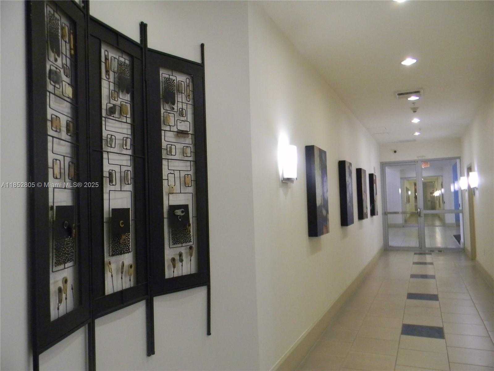 Small Image of 2001 BISCAYNE BLVD #2306, Miami Number 27