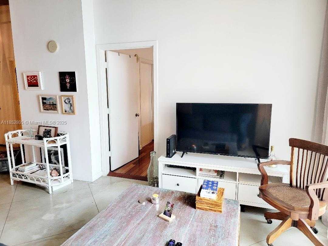 Small Image of 2001 BISCAYNE BLVD #2306, Miami Number 6