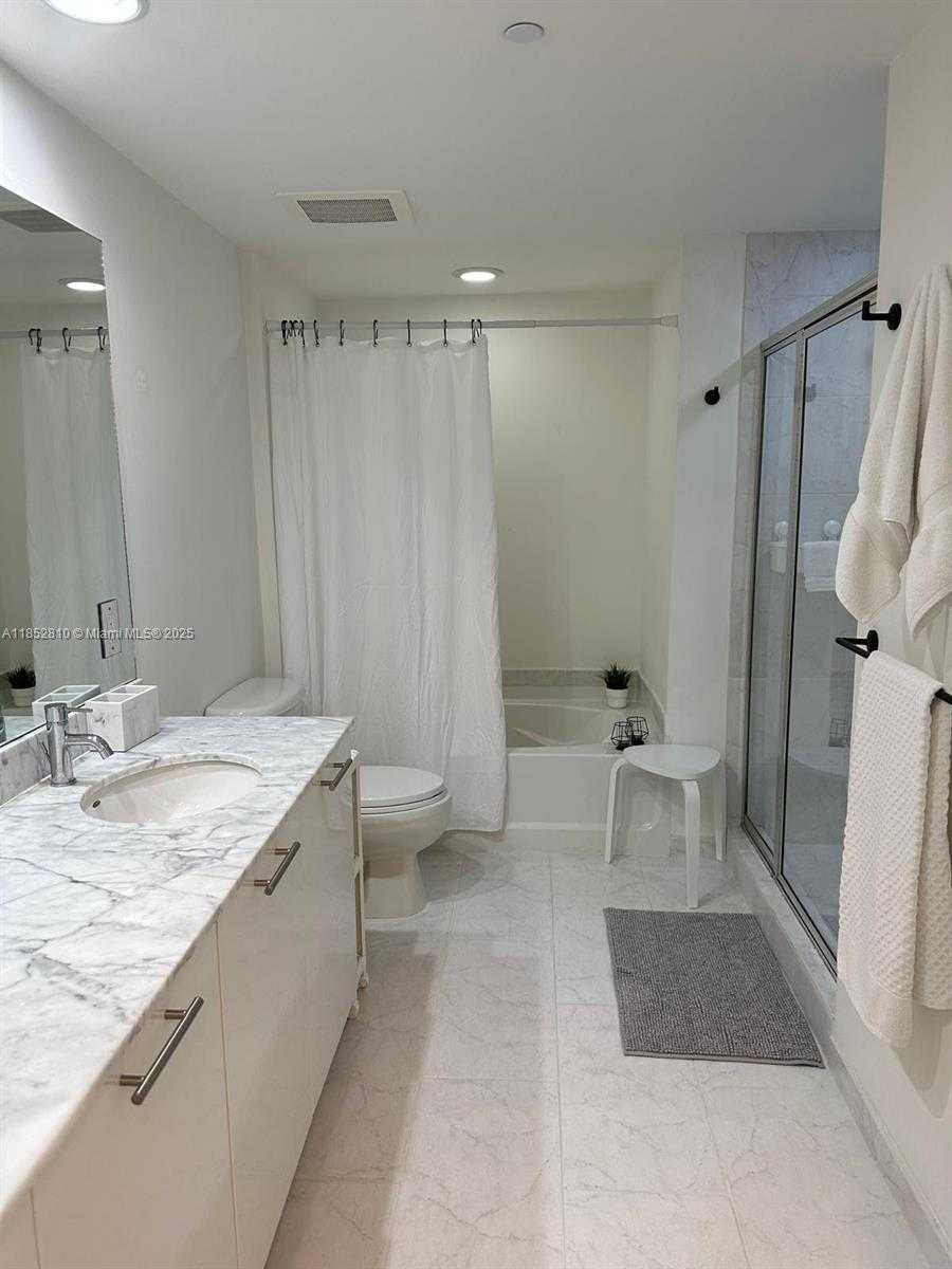 Small Image of 951 BRICKELL AVE #405, Miami Number 17