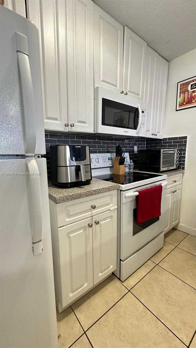 Small Image of 4550 WEST 16TH AVE #507, Hialeah Number 2