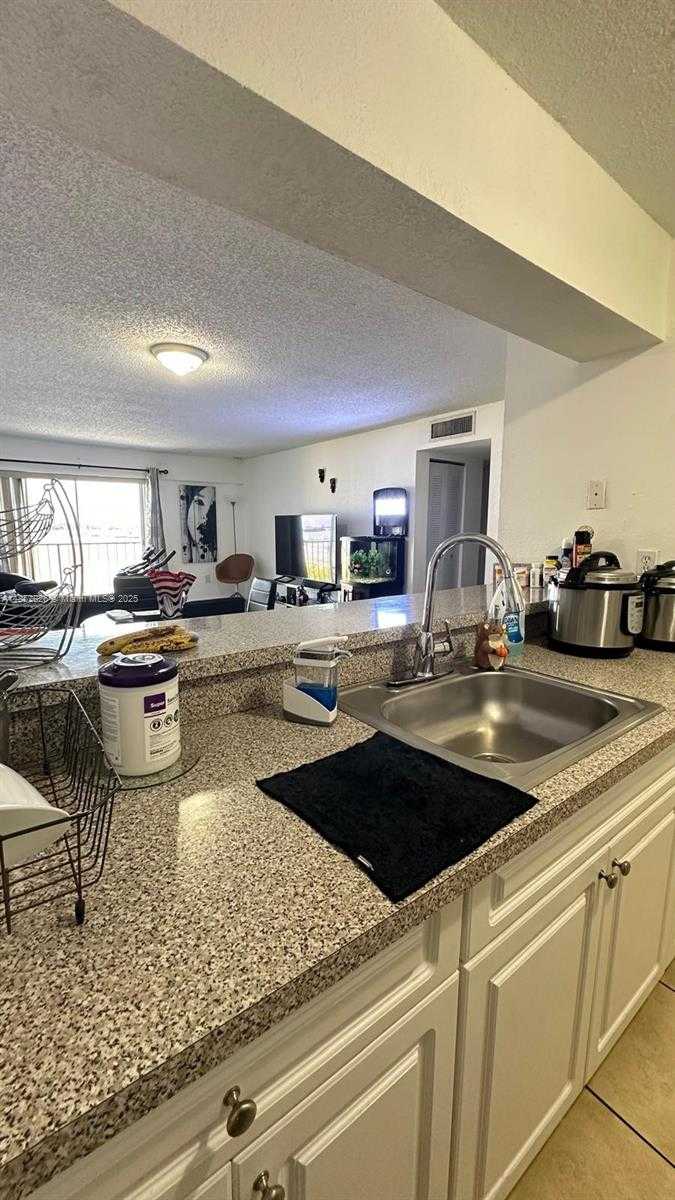 Small Image of 4550 WEST 16TH AVE #507, Hialeah Number 3