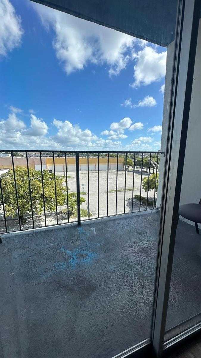 Small Image of 4550 WEST 16TH AVE #507, Hialeah Number 7