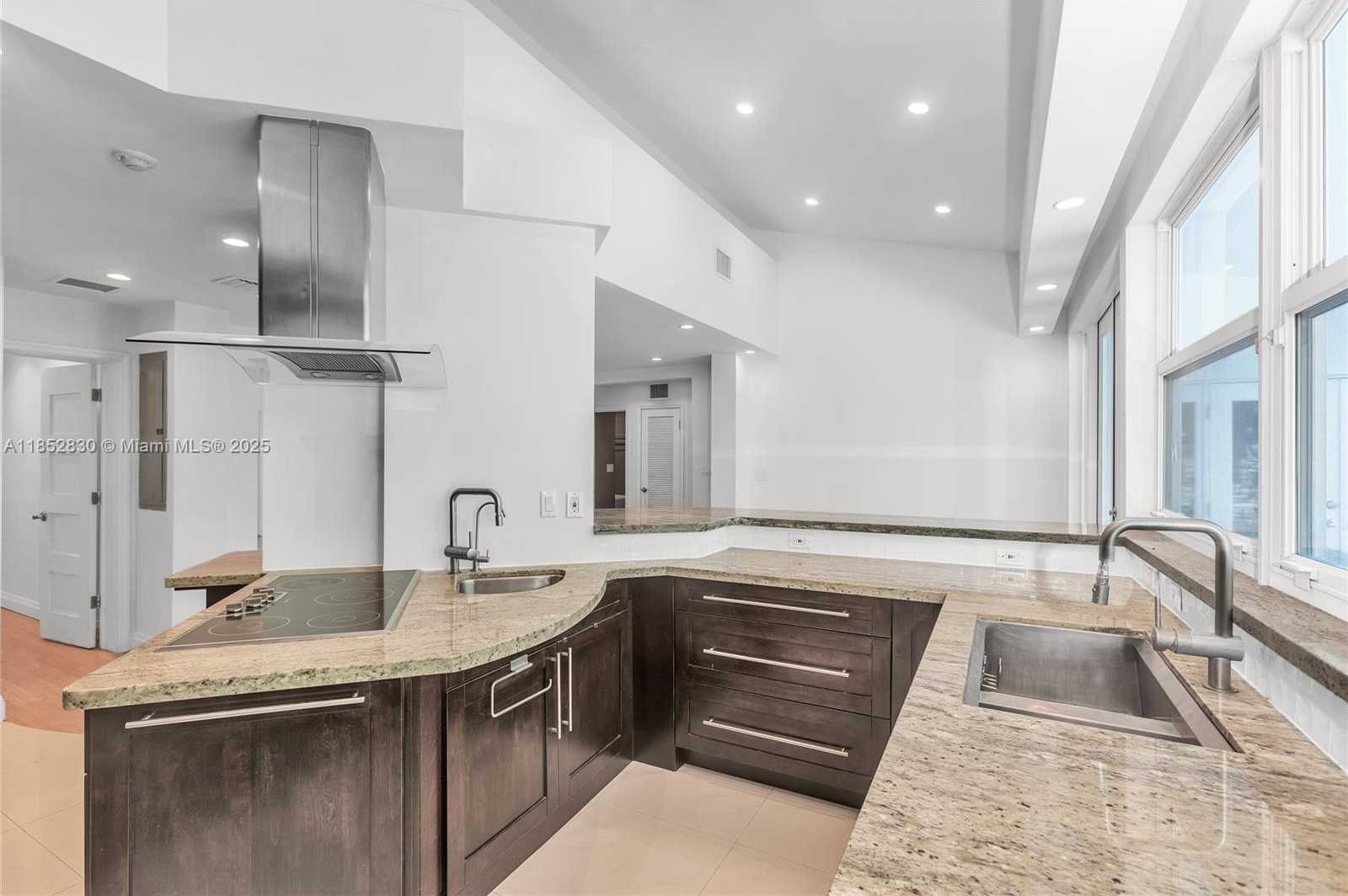 Small Image of 776 NORTH EAST 74TH ST, Miami Number 14