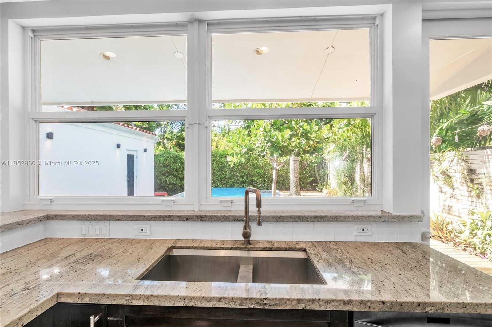 Small Image of 776 NORTH EAST 74TH ST, Miami Number 15