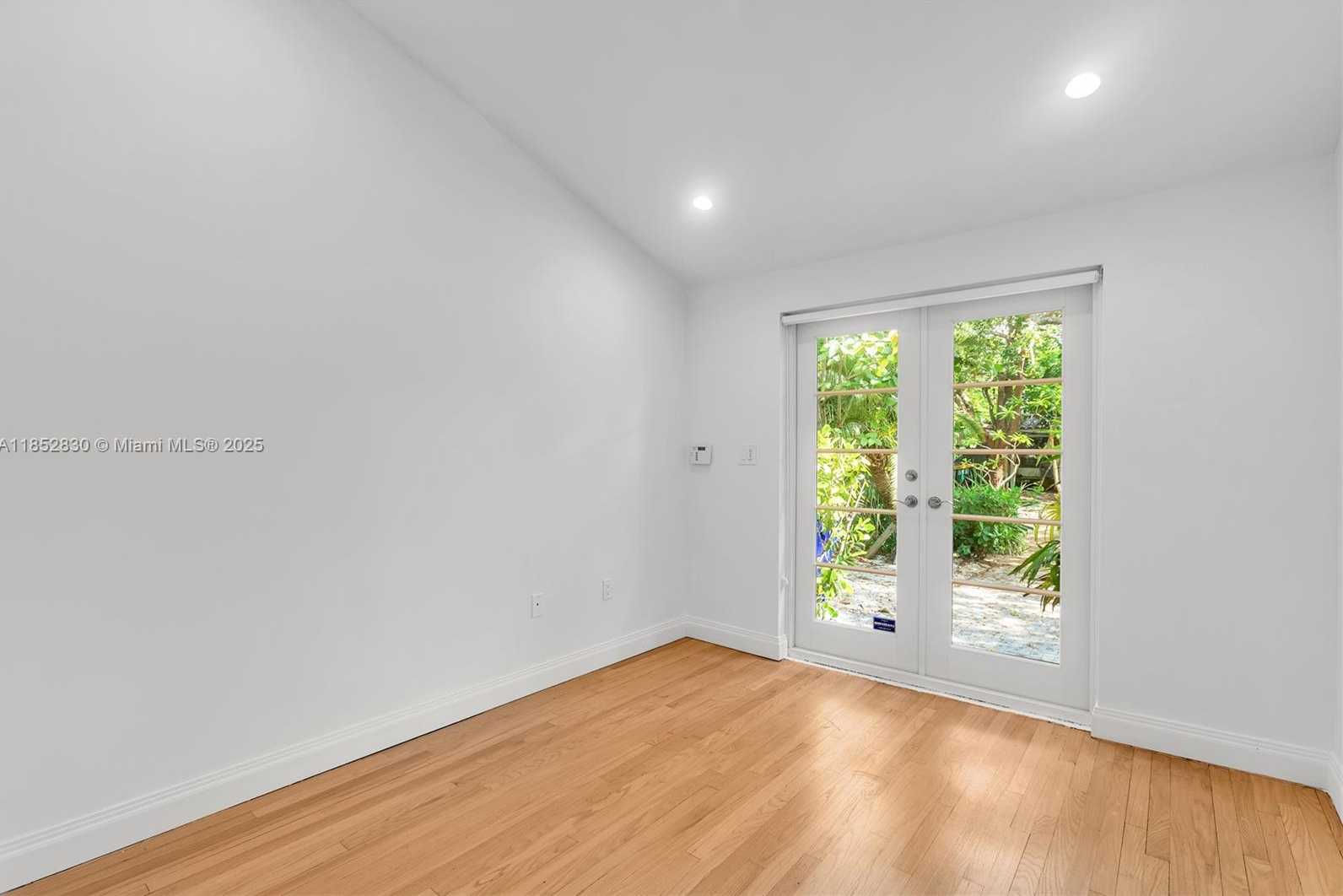 Small Image of 776 NORTH EAST 74TH ST, Miami Number 19