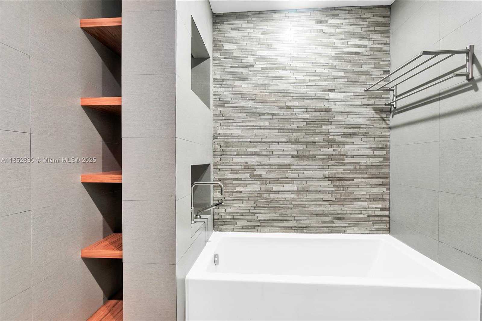 Small Image of 776 NORTH EAST 74TH ST, Miami Number 24
